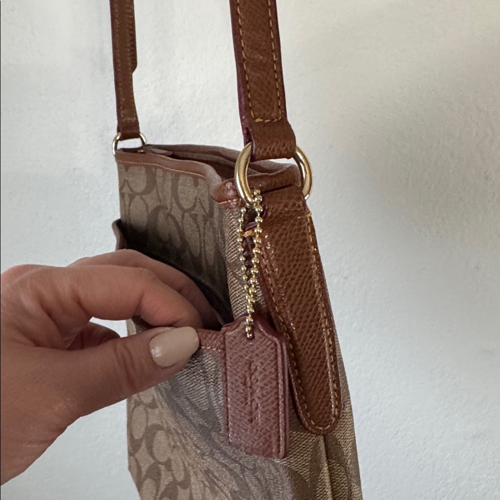 Coach‎ Signature File Crossbody Bag - Picture 3 of 9